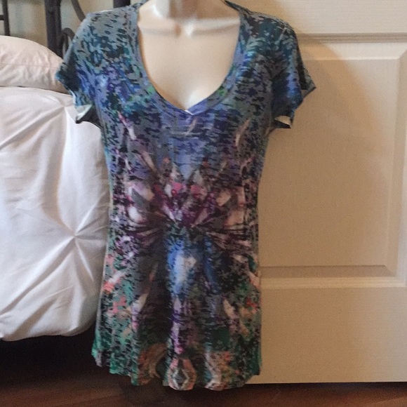 Adorable multi colored T-shirt size large new - Picture 1 of 7